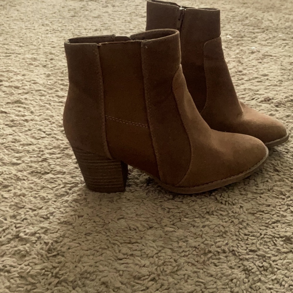 Cute brown ankle boots! Size 6 - Picture 1 of 4